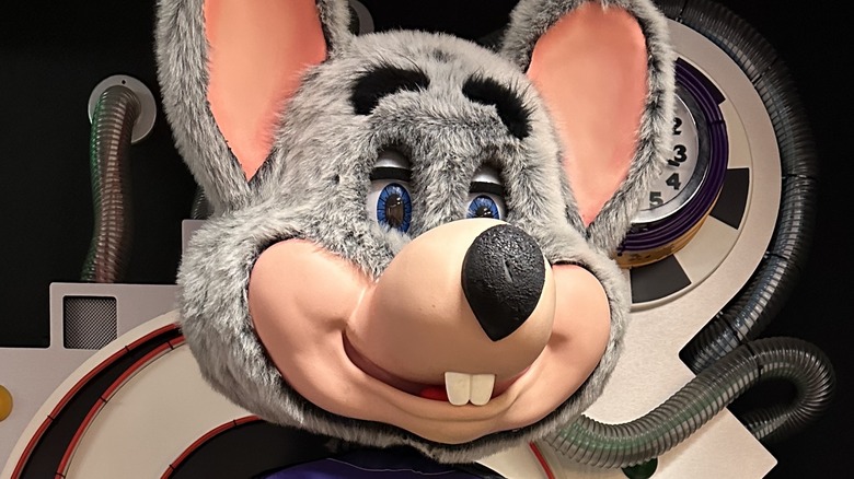 Chuck E. Cheese mascot