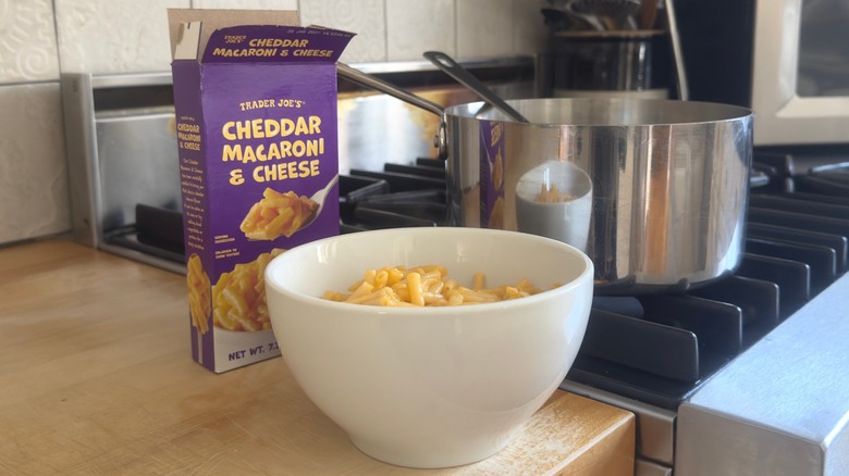 Stovetop with pot and mac & cheese