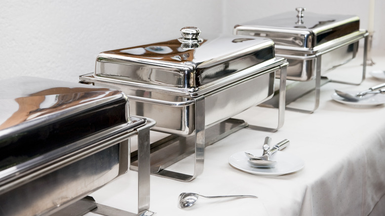 Chafing dishes 