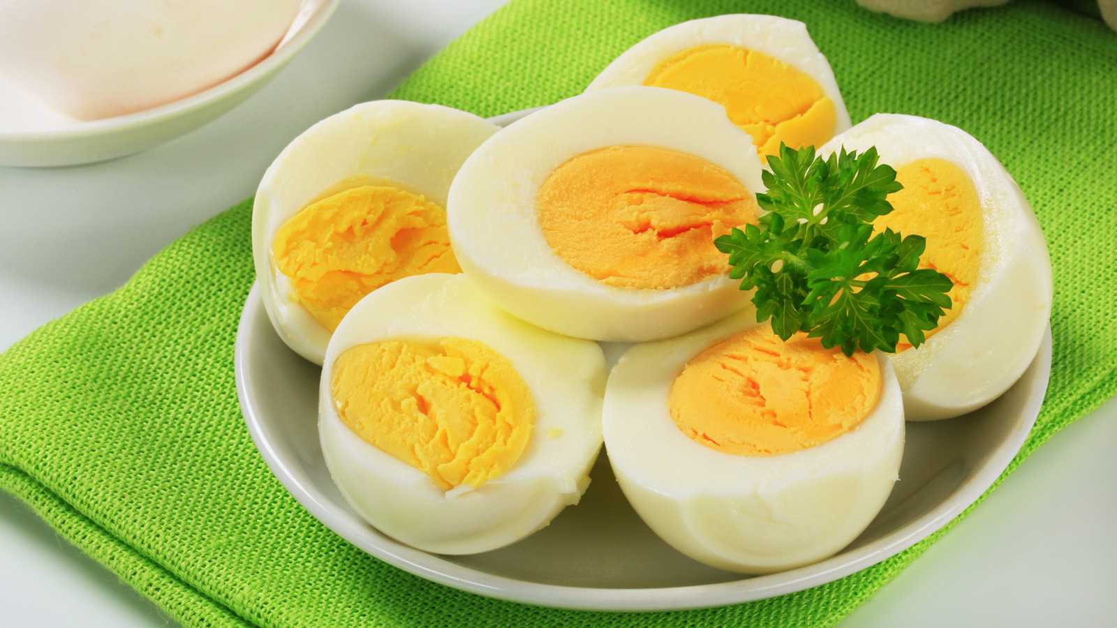 Easy Peel Hard Boiled Eggs (Perfect Yolks!) - Wholesome Yum