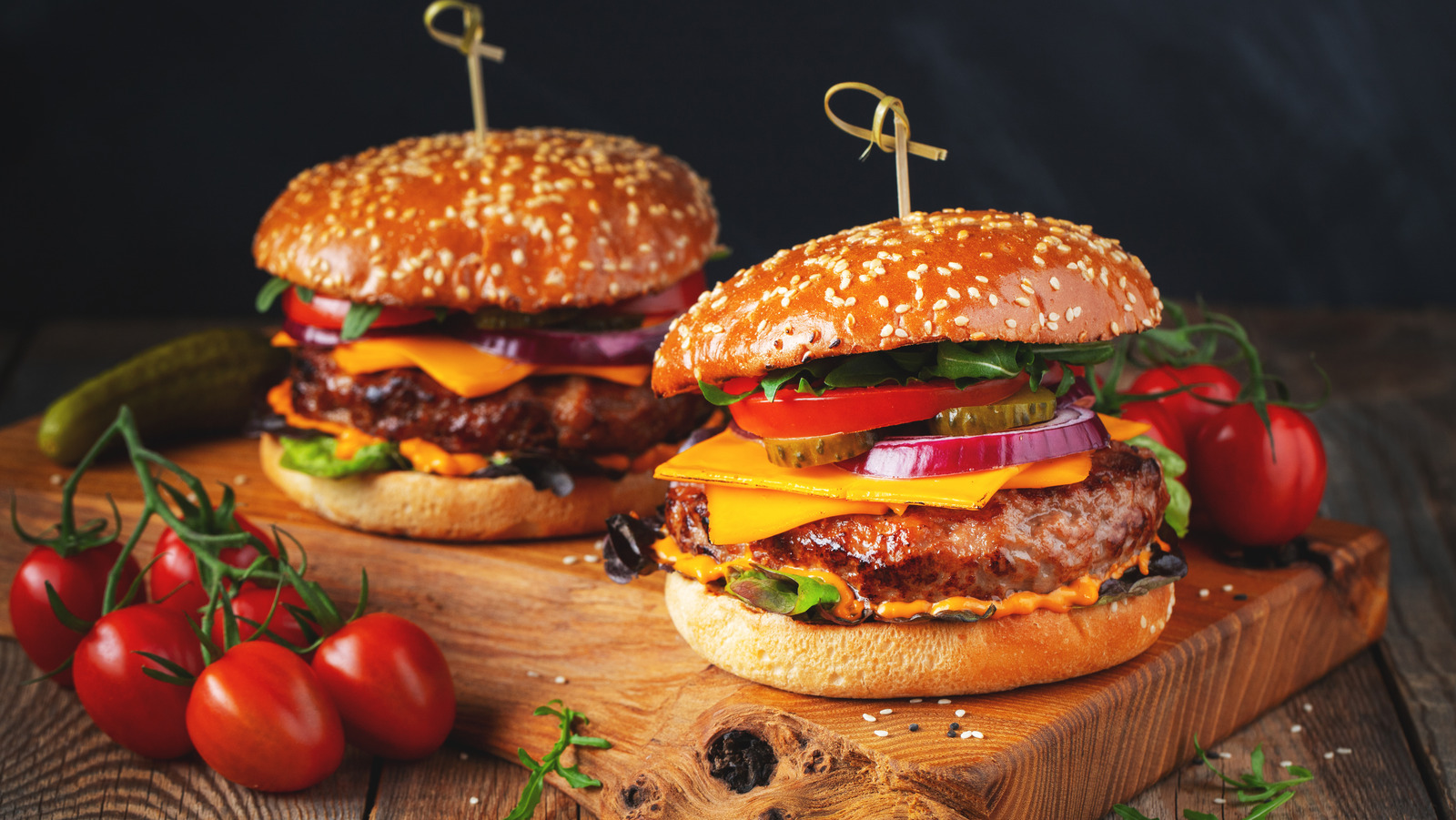 The Unexpected Hack You Should Try For The Juiciest Burgers - Vimarsana News