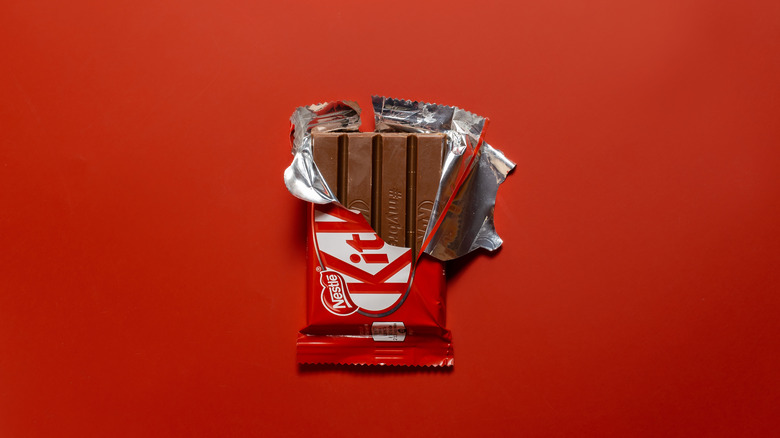 Ppen KitKat on a red background