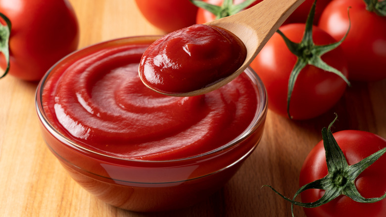 Close up of a dish of ketchup and tomatoes
