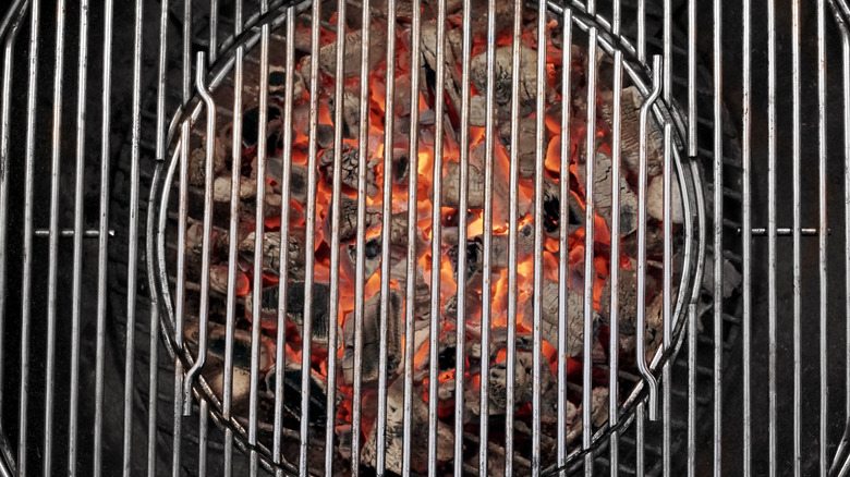 Grill grates with embers