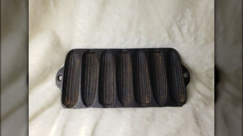 Corn-molded cast iron cooker 