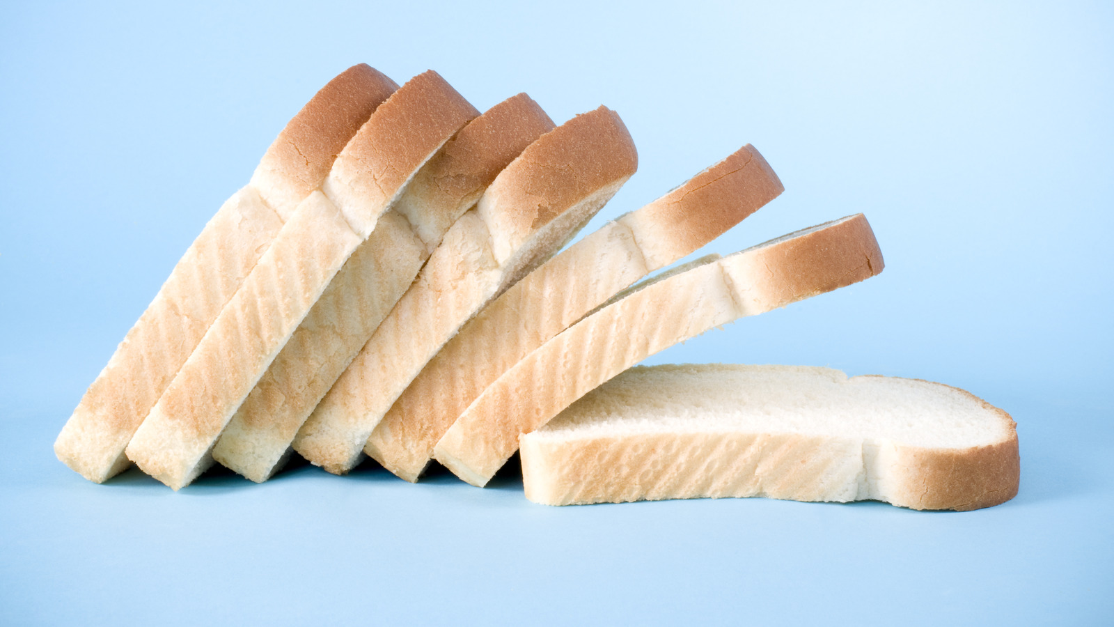 https://www.thedailymeal.com/img/gallery/the-us-once-actually-banned-sliced-bread/l-intro-1670429008.jpg
