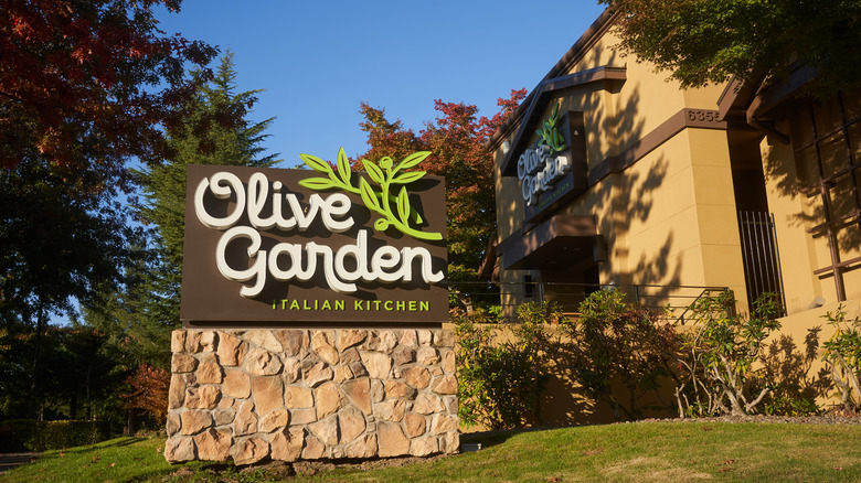 olive garden restaurant exterior