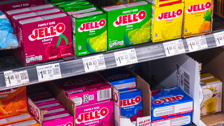 Boxes of jello on shelves