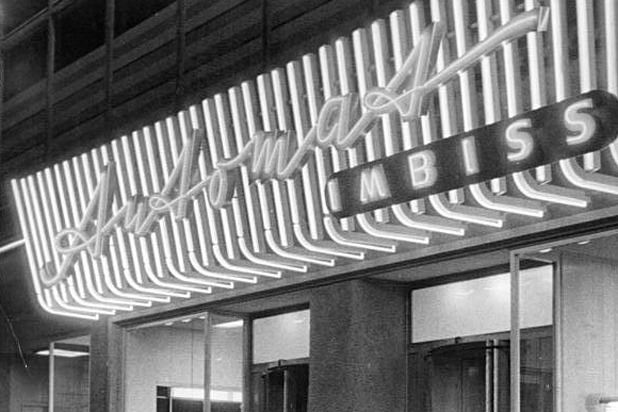 1902: The first automat opens in Philadelphia 