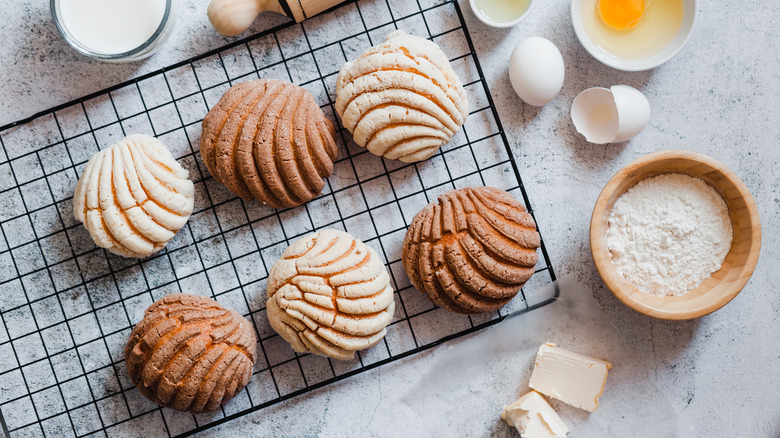 conchas with ingredients