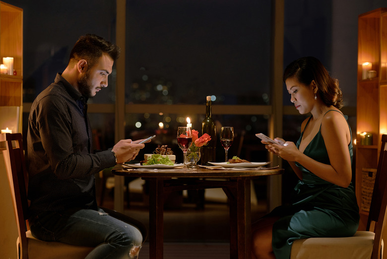 Worst Dating Etiquette Mistakes You Can Make