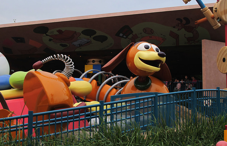 Slinky Dog Zigzag Spin: Walt Disney Studios Park, Hong Kong Disneyland