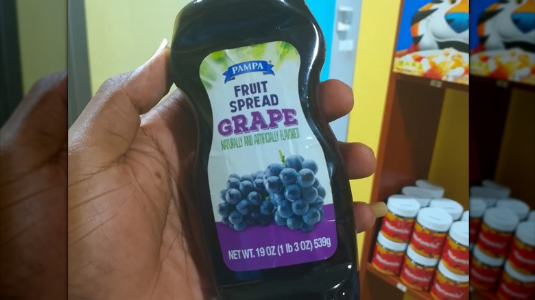 Close-up of a hand holding a bottle of Pampa fruit spread