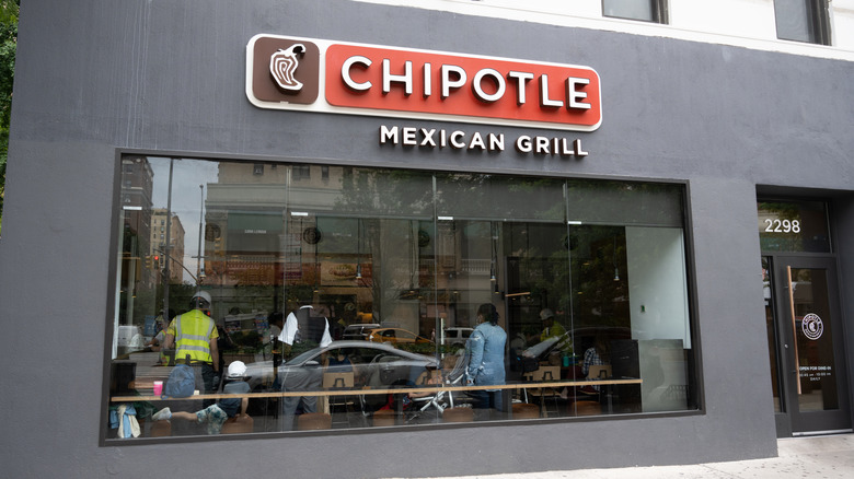 Chipotle store exterior