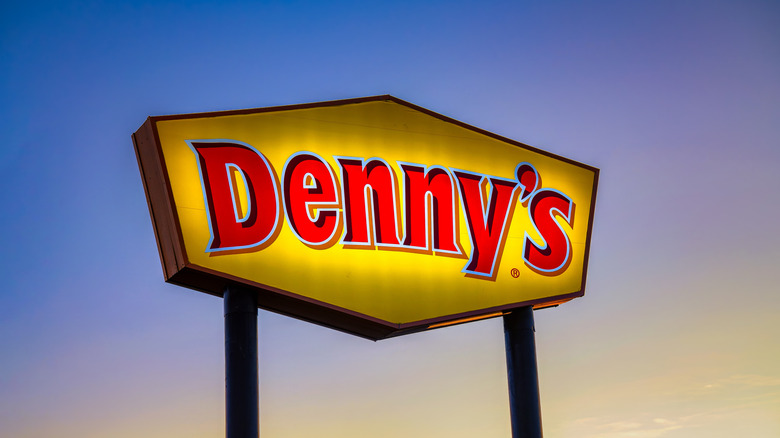 Denny's store sign