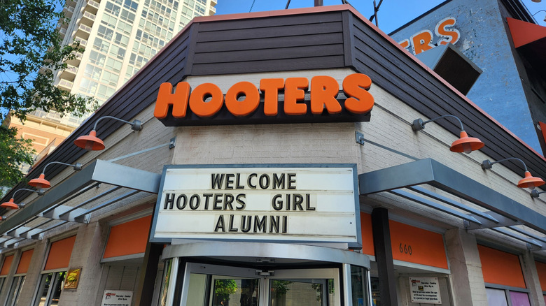 Hooters store exterior