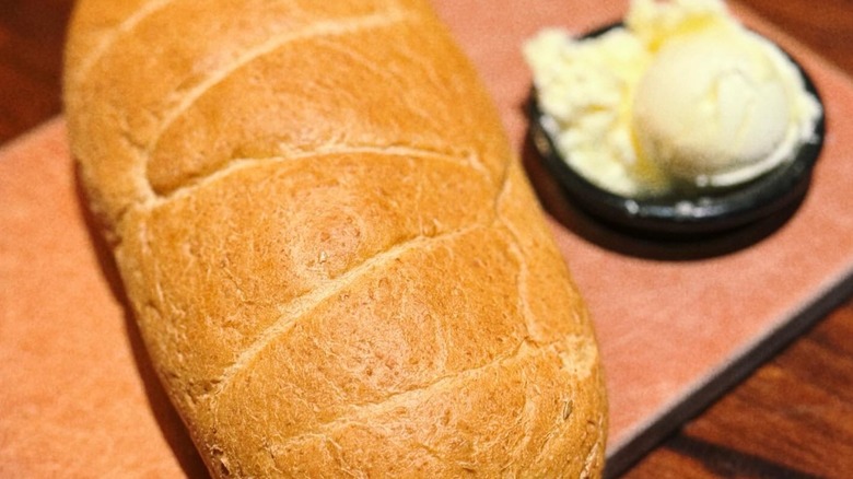 LongHorn Steakhouse bread and butter