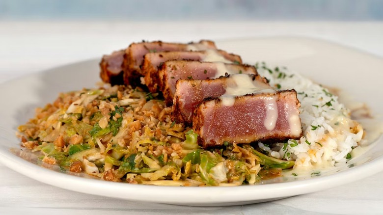 Bonefish Grill's pan-seared blackened ahi tuna on a white plate.