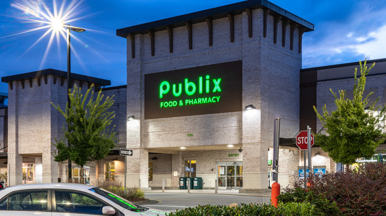 Publix store exterior