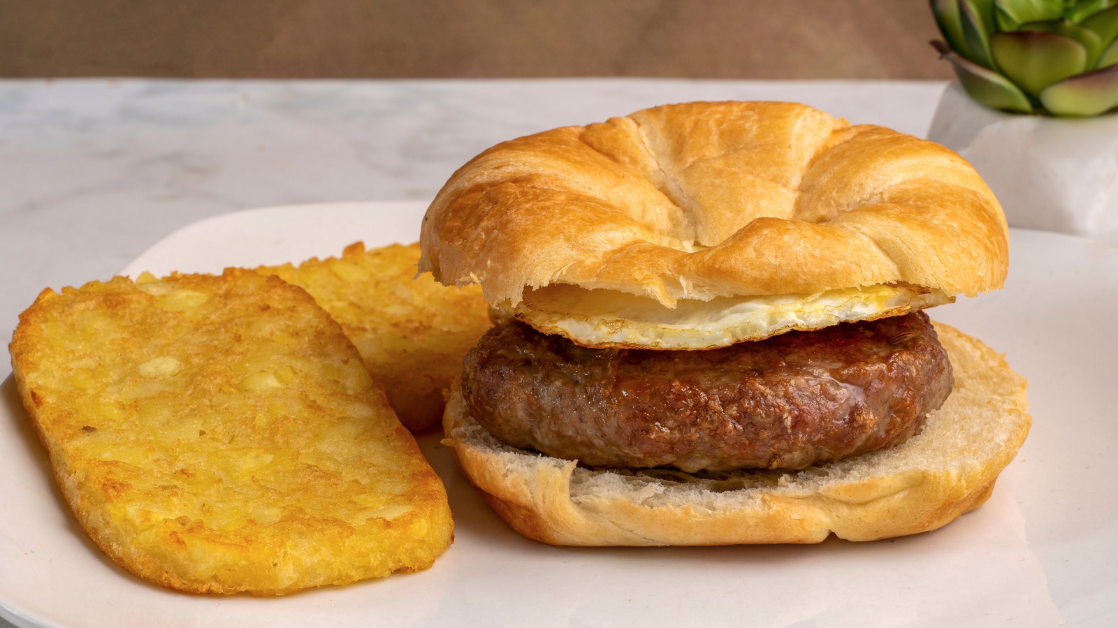These 2 Aldi Products Lead To A Flavor-Packed Breakfast Sandwich