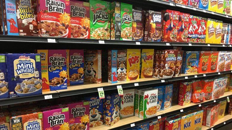 Aisle of breakfast cereal in a grocery store