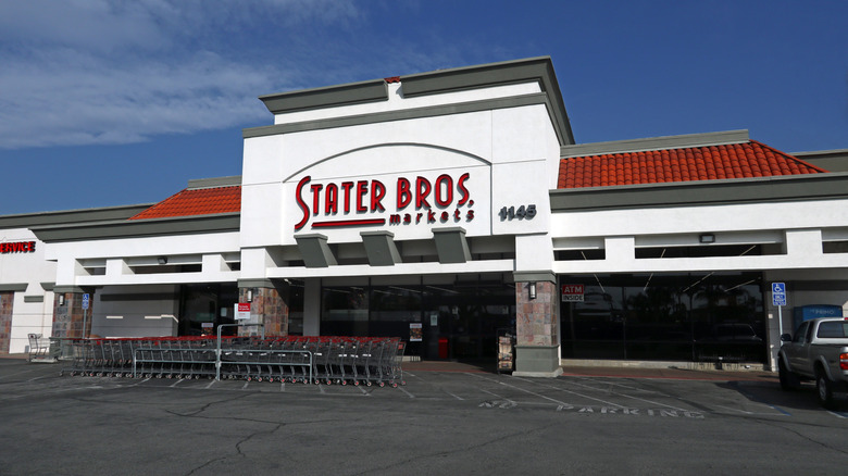 Front entrance of Stater Bros