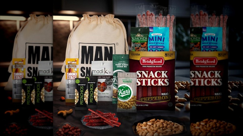 ManSnacks deluxe jerky and nuts gift basket