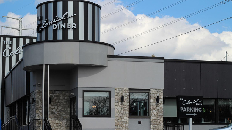 The exterior of The Colonial Diner in Woodbury