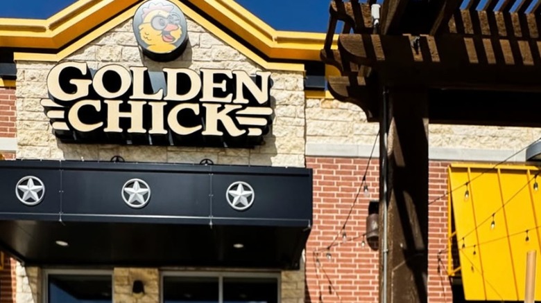 Golden Chicken restaurant exterior