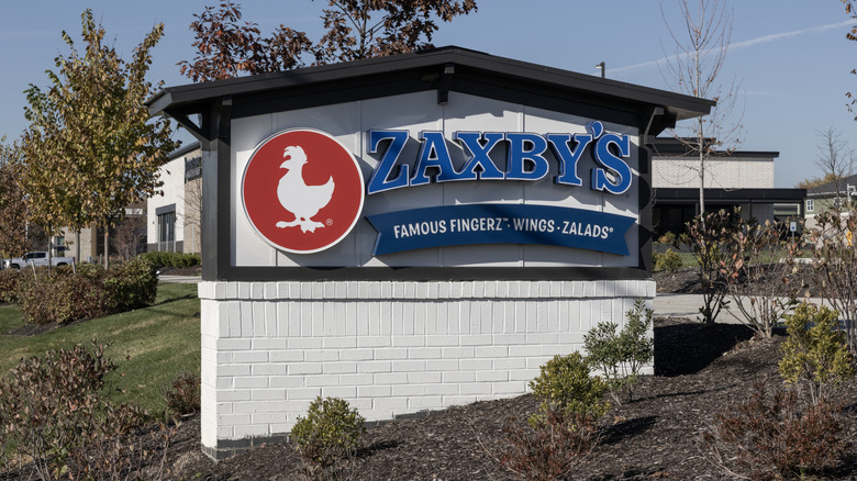 Zaxby's restaurant sign