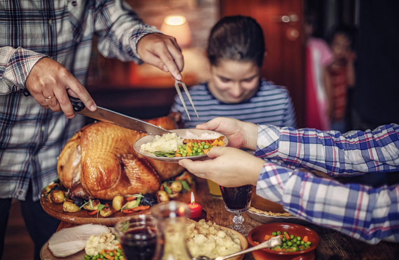 The Rudest Things You Can Do During Thanksgiving Dinner