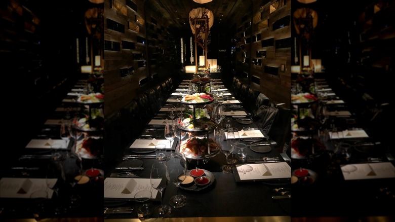 A long dining table in Jean-Georges Steakhouse