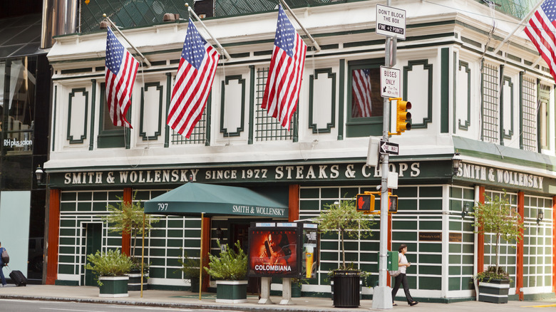 Smith & Wollensky restaurant exterior