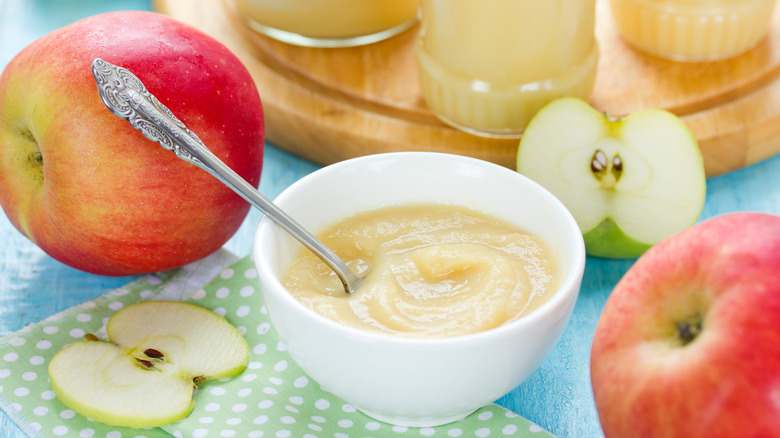 applesauce and fresh apples
