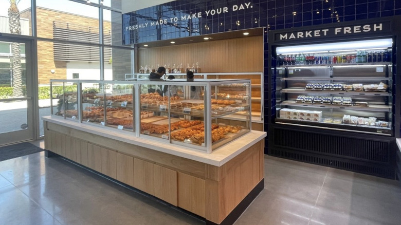 Paris Baguette interior