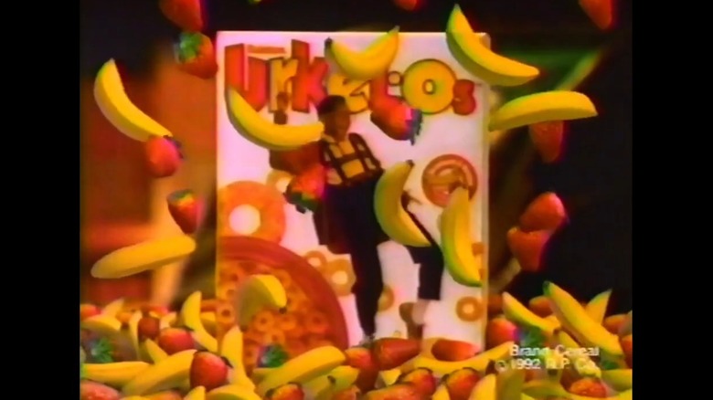 A 1992 Urkel-O's ad with CGI strawberries and bananas falling in front of the box