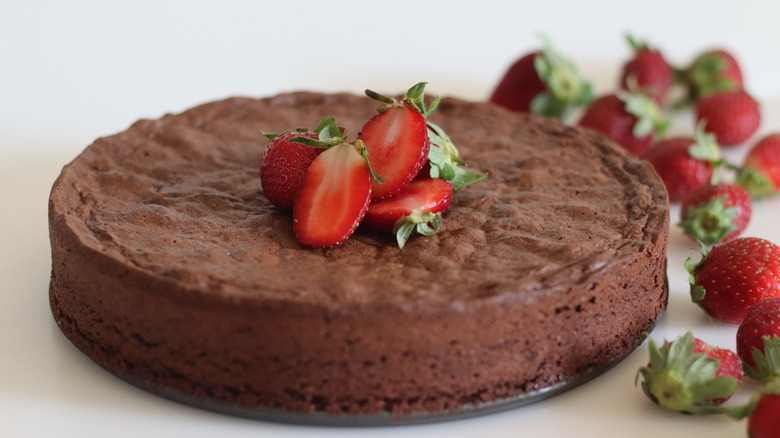 Simple chocolate cake with fruit