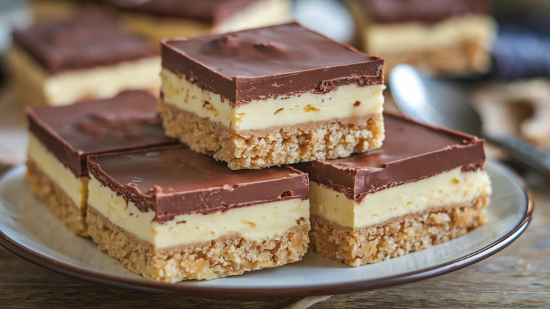 No-bake chocolate and peppermint bars