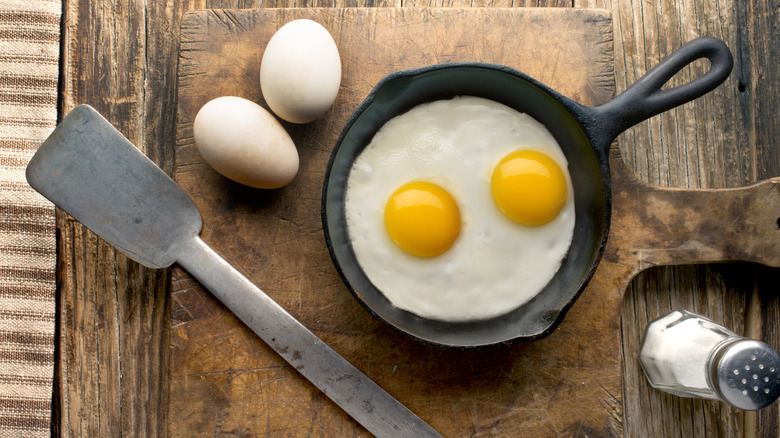Overview of whole eggs in a pan