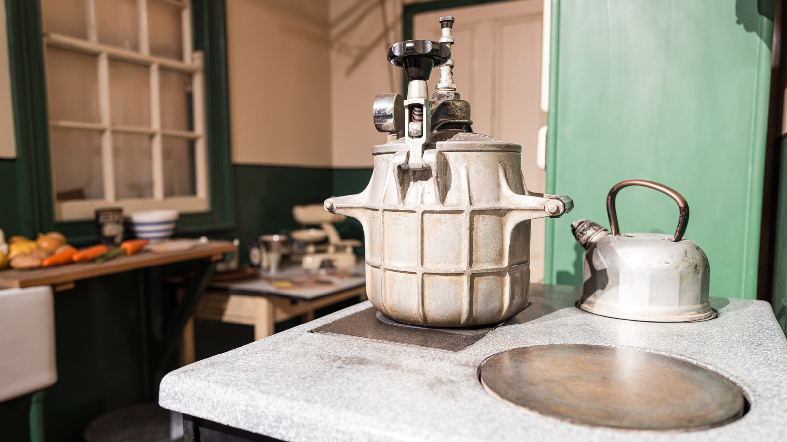 FoodWireDaily — This Old-Fashioned Appliance Could Be Found In Most Kitchens – Now, It's A Thing Of The Past