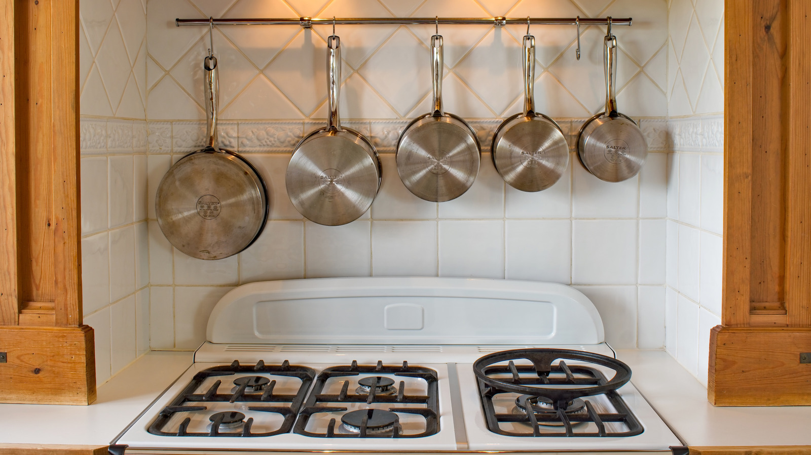 FoodWireDaily — This Old-School Oven Brand Has Been Around For Over 100 Years And Is Still Reliable Today