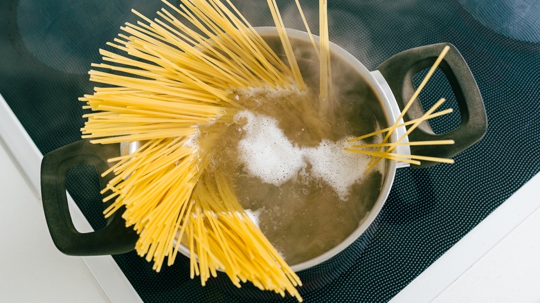 spaghetti in boiling water