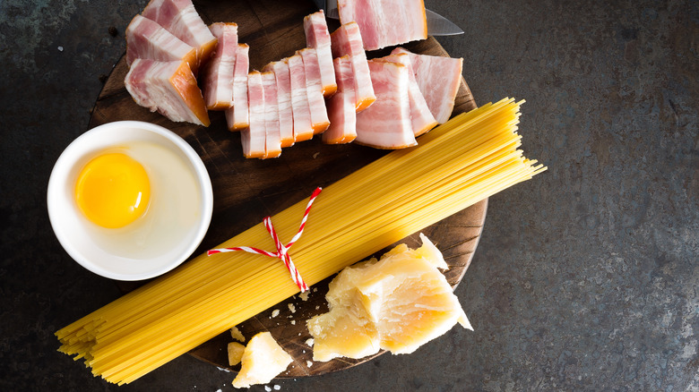 ingredients for making spaghetti carbonara
