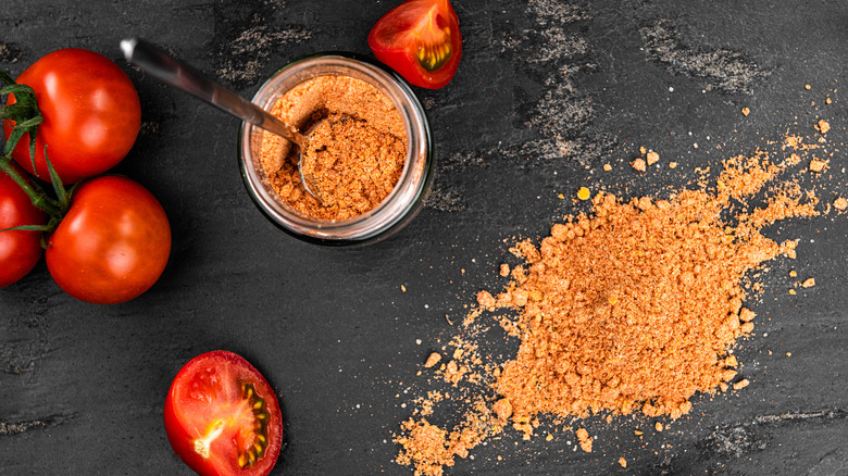 Tomatoes and tomato powder