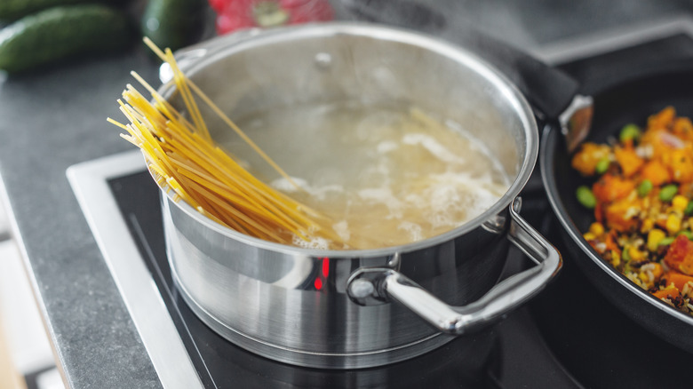 Boiling spaghetti in a pot