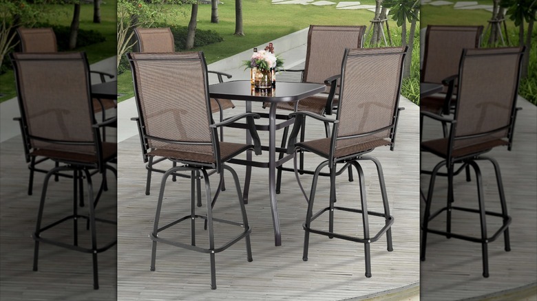 Nuu Garden 5-piece metal set with high swivel bistro chairs