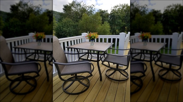 Phi Villa 5-piece set with wood-look table and swivel chairs