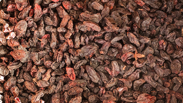 Black raisins