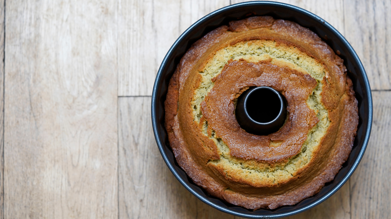 Tube Cake Pans Vs Bundt Pans What's The Difference?