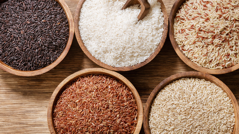 Five types of rice in bowls.